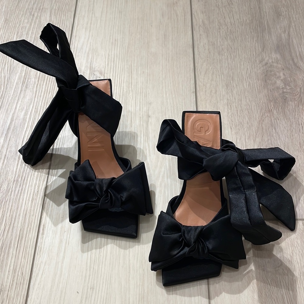 GANNI Soft Bow Heel *brand new*